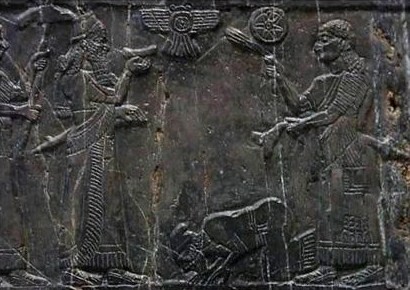 QUASI CERTAMENTE IL PERSONAGGIO RITRATTO IN GINOCCHIO DAVANTI AL RE SALMANESSER III È IEU, RE D’ISRAELE.