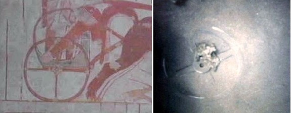 Nella foto subacquea è chiaramente distinguibile una ruota a quattro raggi, come quelle dei carri egiziani all’epoca dell’esodo (vedi foto a destra dell’immagine). Non appare incrostata dai coralli in quanto è fatta di oro e il corallo non attecchisce su questo metallo.